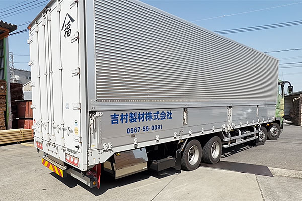 吉村製材トラック